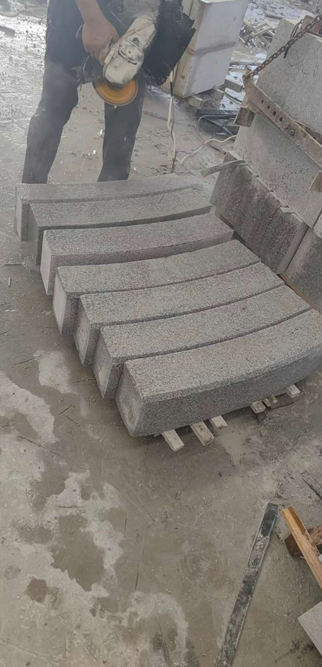 宣城芝麻白弧形路牙石